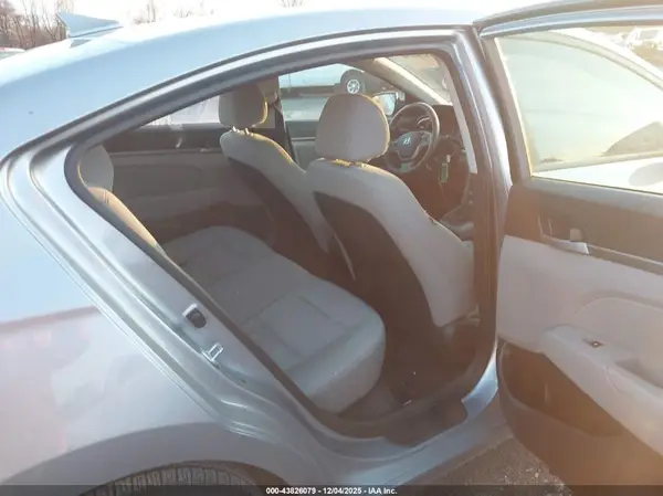 5NPD84LF7HH119857 2017 HYUNDAI ELANTRA - Image 8