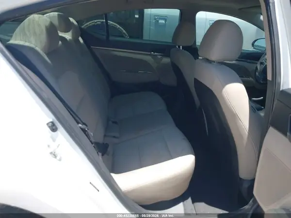 5NPD84LF7HH132012 2017 HYUNDAI ELANTRA - Image 8