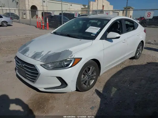 5NPD84LF7HH160585 2017 HYUNDAI ELANTRA - Image 2