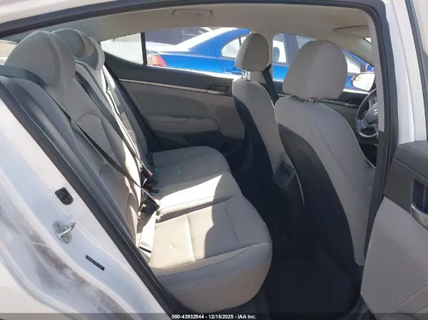 5NPD84LF7HH160585 2017 HYUNDAI ELANTRA - Image 8