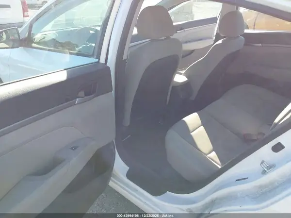 5NPD84LF7HH161512 2017 HYUNDAI ELANTRA - Image 8