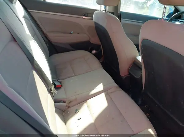 5NPD84LF7HH167729 2017 HYUNDAI ELANTRA - Image 8