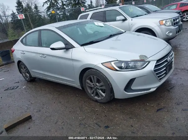 5NPD84LF7HH174633 2017 HYUNDAI ELANTRA - Image 1