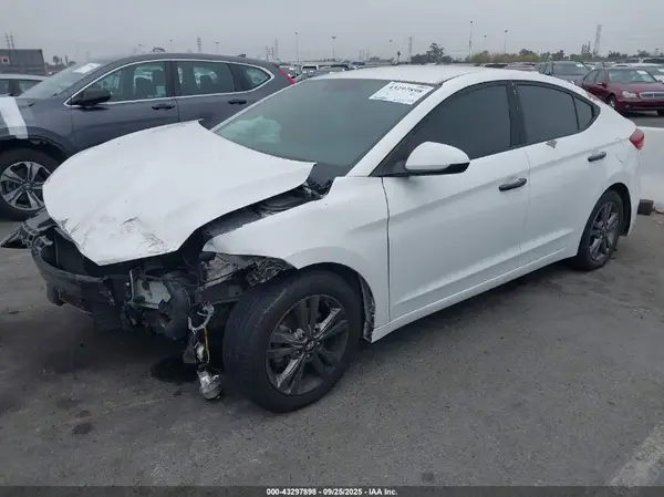 5NPD84LF7JH213761 2018 HYUNDAI ELANTRA - Image 2