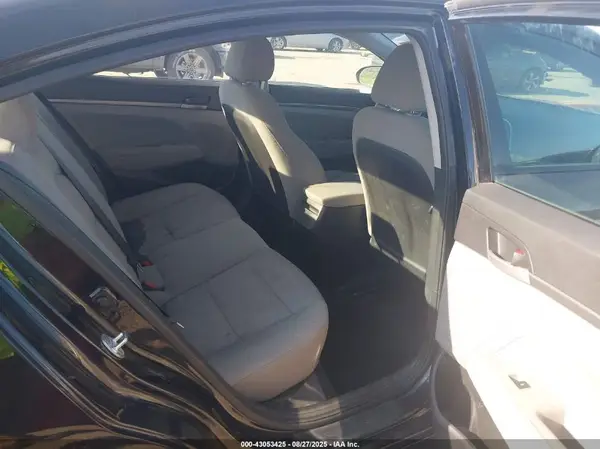5NPD84LF7JH215493 2018 HYUNDAI ELANTRA - Image 8