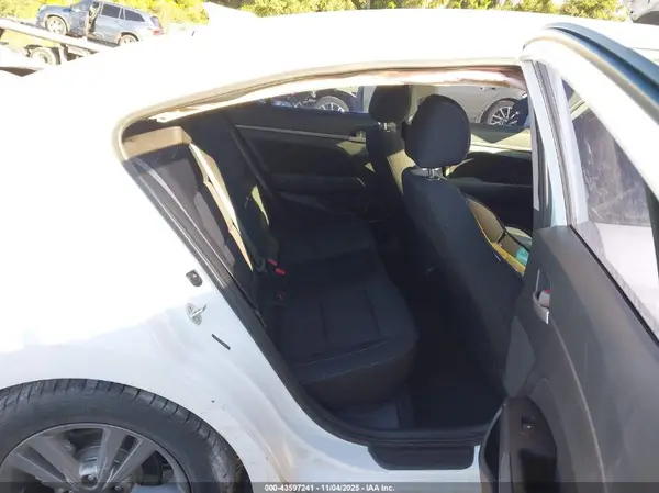 5NPD84LF7JH234724 2018 HYUNDAI ELANTRA - Image 8