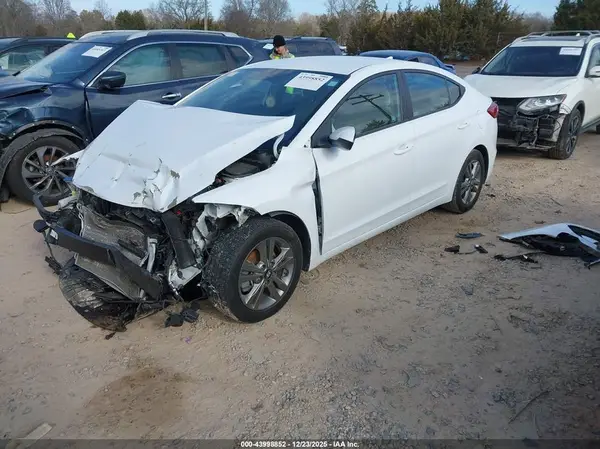 5NPD84LF7JH240586 2018 HYUNDAI ELANTRA - Image 2