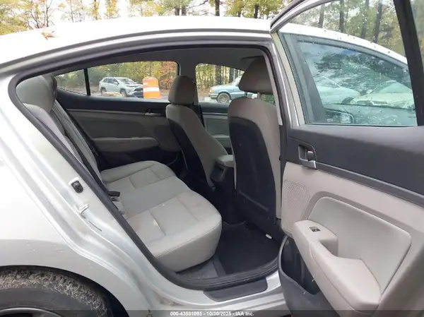 5NPD84LF7JH240622 2018 HYUNDAI ELANTRA - Image 8