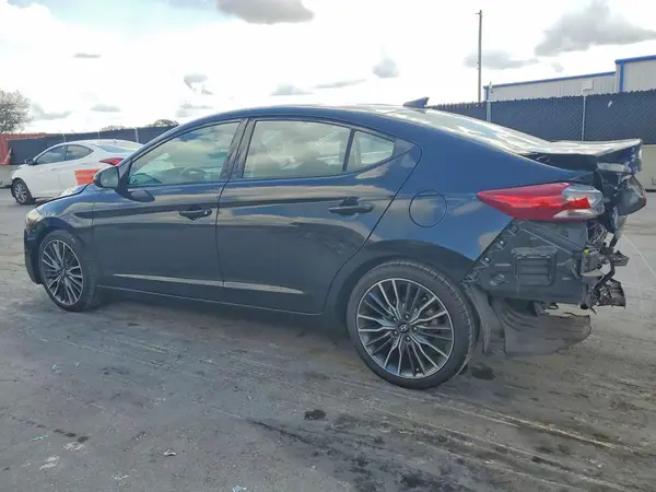 5NPD84LF7JH245996 2018 HYUNDAI ELANTRA - Image 2