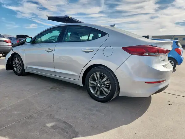 5NPD84LF7JH252513 2018 HYUNDAI ELANTRA - Image 2