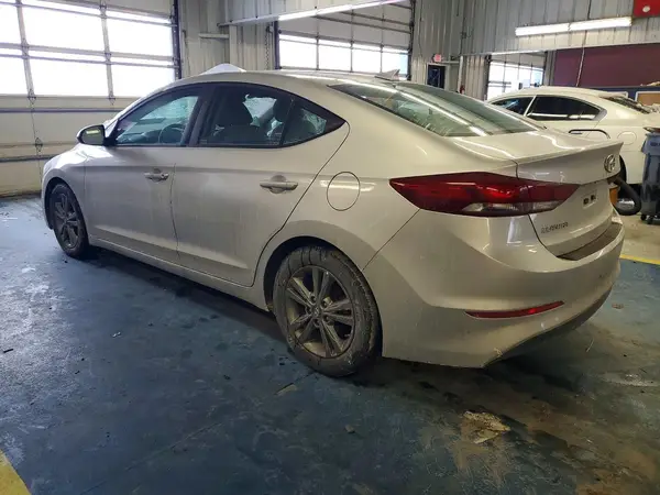5NPD84LF7JH255802 2018 HYUNDAI ELANTRA - Image 2