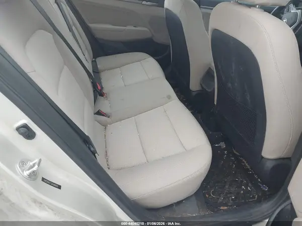 5NPD84LF7JH260692 2018 HYUNDAI ELANTRA - Image 8