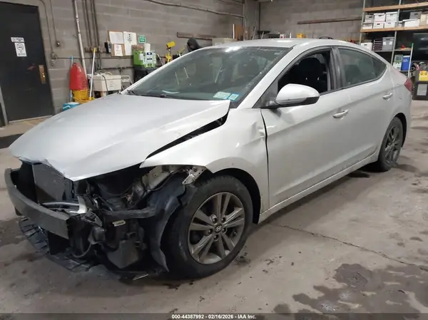 5NPD84LF7JH268257 2018 HYUNDAI ELANTRA - Image 2