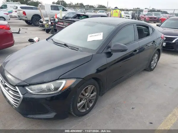 5NPD84LF7JH273796 2018 HYUNDAI ELANTRA - Image 2