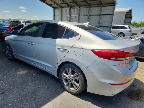 5NPD84LF7JH280490 2018 HYUNDAI ELANTRA - Image 2