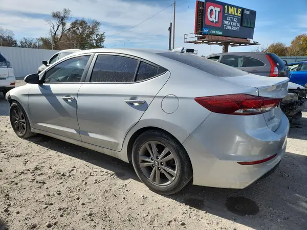 5NPD84LF7JH290419 2018 HYUNDAI ELANTRA - Image 2