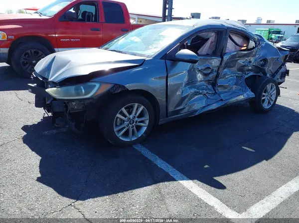 5NPD84LF7JH300995 2018 HYUNDAI ELANTRA - Image 2