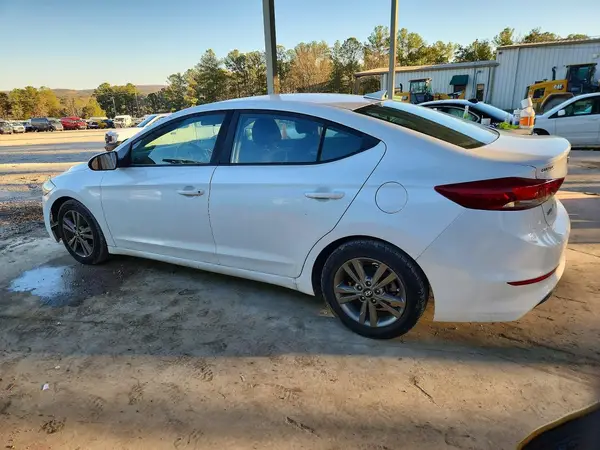 5NPD84LF7JH365197 2018 HYUNDAI ELANTRA - Image 2