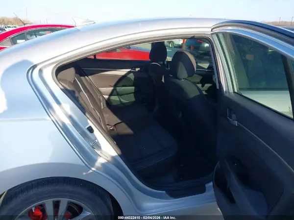 5NPD84LF7JH365622 2018 HYUNDAI ELANTRA - Image 8