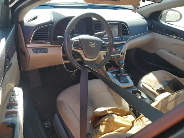 5NPD84LF7JH370559 2018 HYUNDAI ELANTRA - Image 8