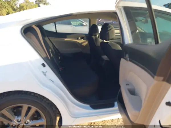 5NPD84LF7JH399902 2018 HYUNDAI ELANTRA - Image 8