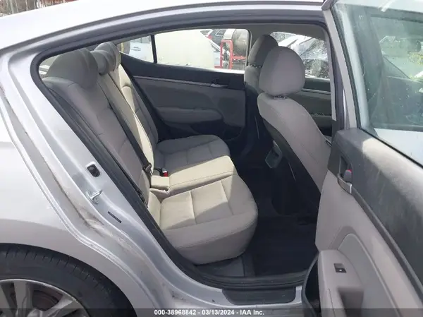 5NPD84LF7JH400563 2018 HYUNDAI ELANTRA - Image 8