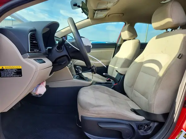2017 HYUNDAI ELANTRA auction photo 7