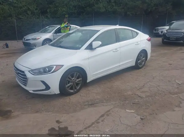 5NPD84LF8HH023767 2017 HYUNDAI ELANTRA - Image 2