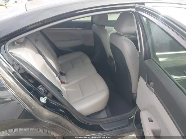 5NPD84LF8HH032419 2017 HYUNDAI ELANTRA - Image 8