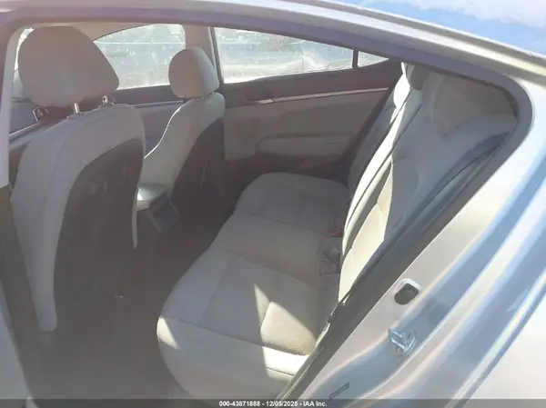 5NPD84LF8HH033697 2017 HYUNDAI ELANTRA - Image 8