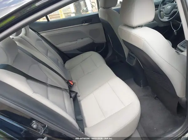 5NPD84LF8HH040018 2017 HYUNDAI ELANTRA - Image 4