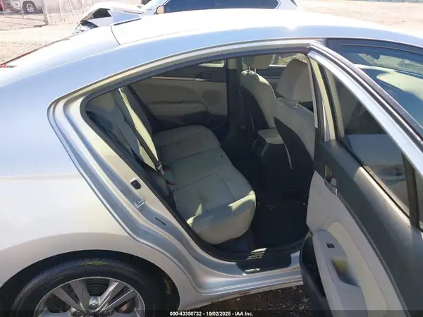 5NPD84LF8HH047471 2017 HYUNDAI ELANTRA - Image 8