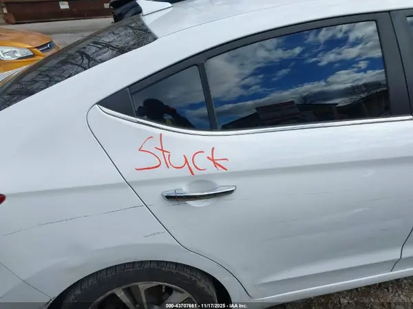 5NPD84LF8HH064979 2017 HYUNDAI ELANTRA - Image 8