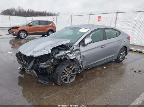 5NPD84LF8HH073052 2017 HYUNDAI ELANTRA - Image 2