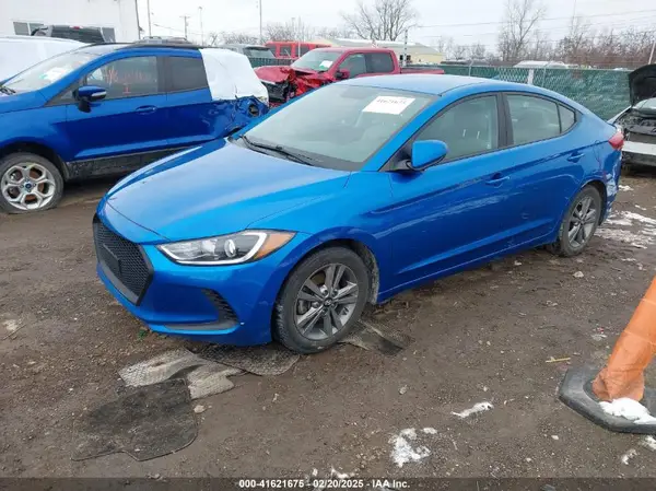 5NPD84LF8HH077702 2017 HYUNDAI ELANTRA - Image 2