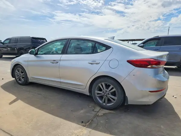 5NPD84LF8HH092104 2017 HYUNDAI ELANTRA - Image 2