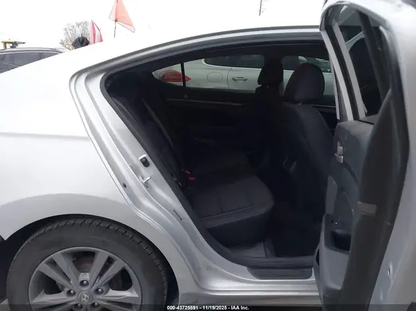 5NPD84LF8HH138661 2017 HYUNDAI ELANTRA - Image 8
