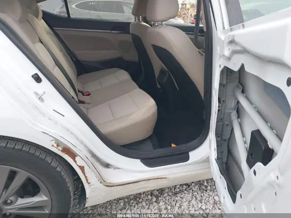 5NPD84LF8JH234165 2018 HYUNDAI ELANTRA - Image 8