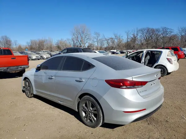 5NPD84LF8JH303811 2018 HYUNDAI ELANTRA - Image 2