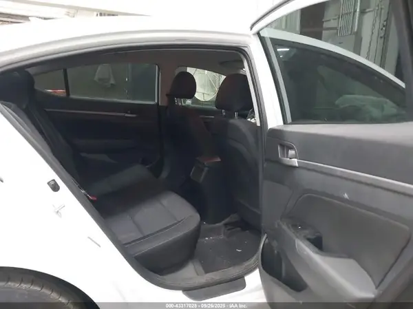 5NPD84LF8JH308278 2018 HYUNDAI ELANTRA - Image 8