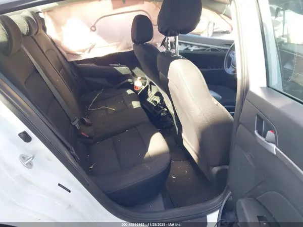 5NPD84LF8JH308555 2018 HYUNDAI ELANTRA - Image 8