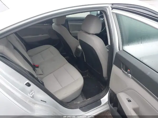 5NPD84LF8JH318437 2018 HYUNDAI ELANTRA - Image 8