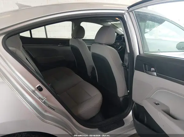 5NPD84LF8JH322746 2018 HYUNDAI ELANTRA - Image 8