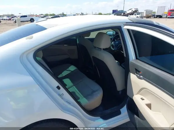 5NPD84LF8JH325775 2018 HYUNDAI ELANTRA - Image 8