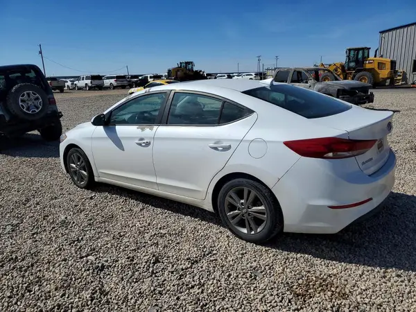 5NPD84LF8JH366830 2018 HYUNDAI ELANTRA - Image 2