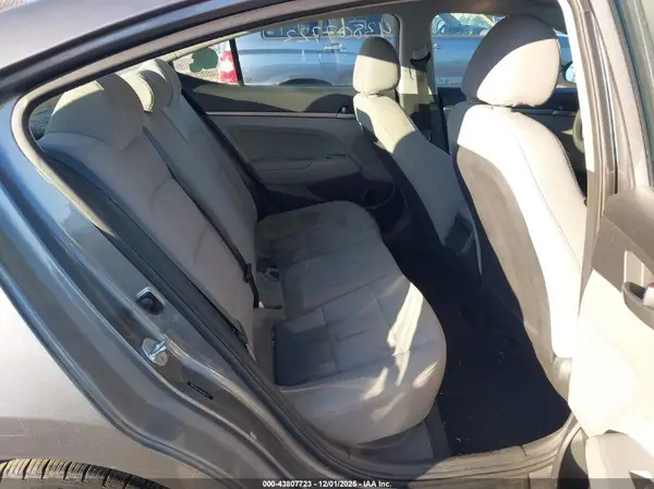 5NPD84LF8JH369422 2018 HYUNDAI ELANTRA - Image 8