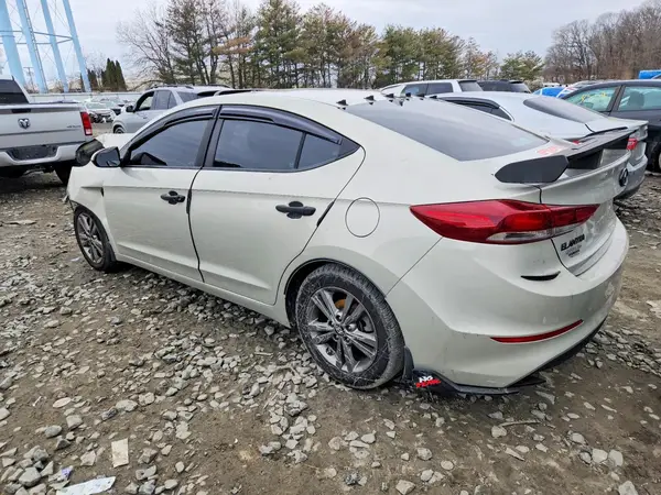 5NPD84LF8JH373163 2018 HYUNDAI ELANTRA - Image 2