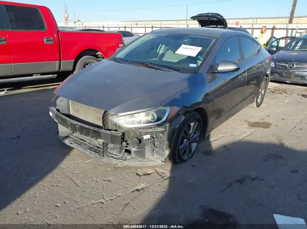 5NPD84LF8JH381585 2018 HYUNDAI ELANTRA - Image 2