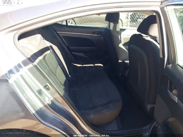 5NPD84LF8JH401785 2018 HYUNDAI ELANTRA - Image 8