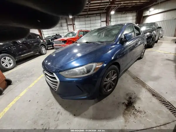 5NPD84LF9HH002555 2017 HYUNDAI ELANTRA - Image 2